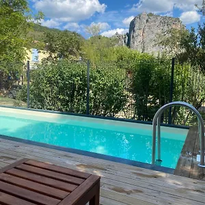 https://camping-frederic-mistral.fr-provencehotel.com