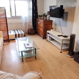 Entier 70m² Avec Balcon Et Parking En Résidence Fermée Saint-Priest (Rhone)